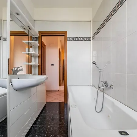 Bright Apartment- Vasco De Gama Apartment Bologna